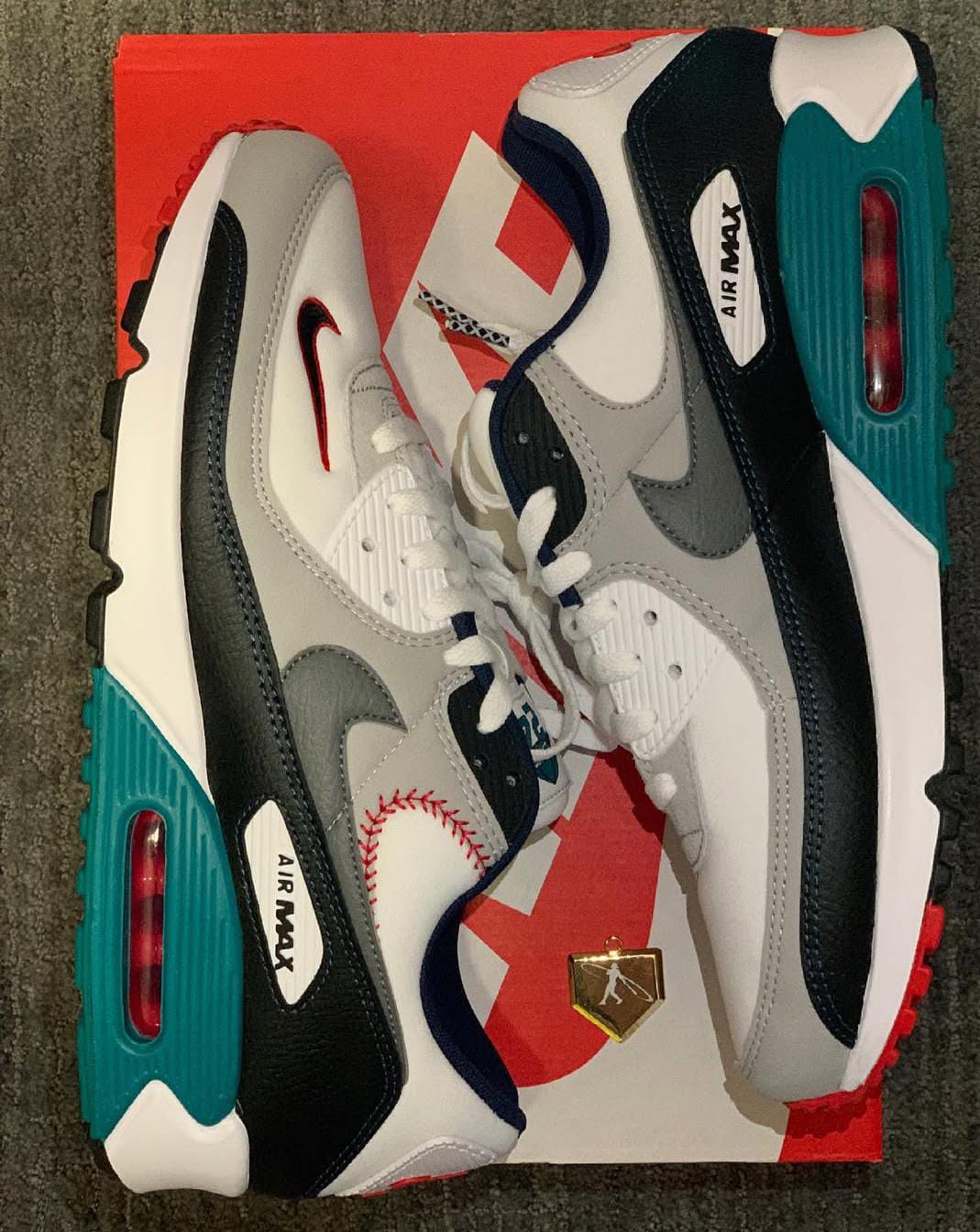 Thumbnail of Airmax 4