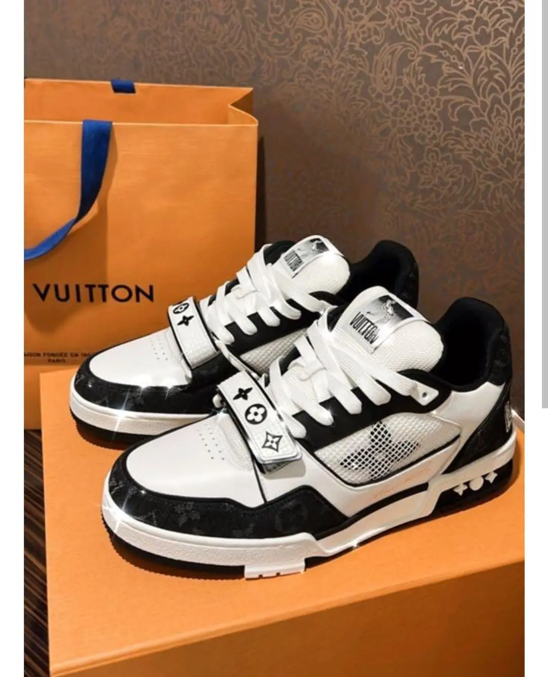 Image 3 of Louis vuitton