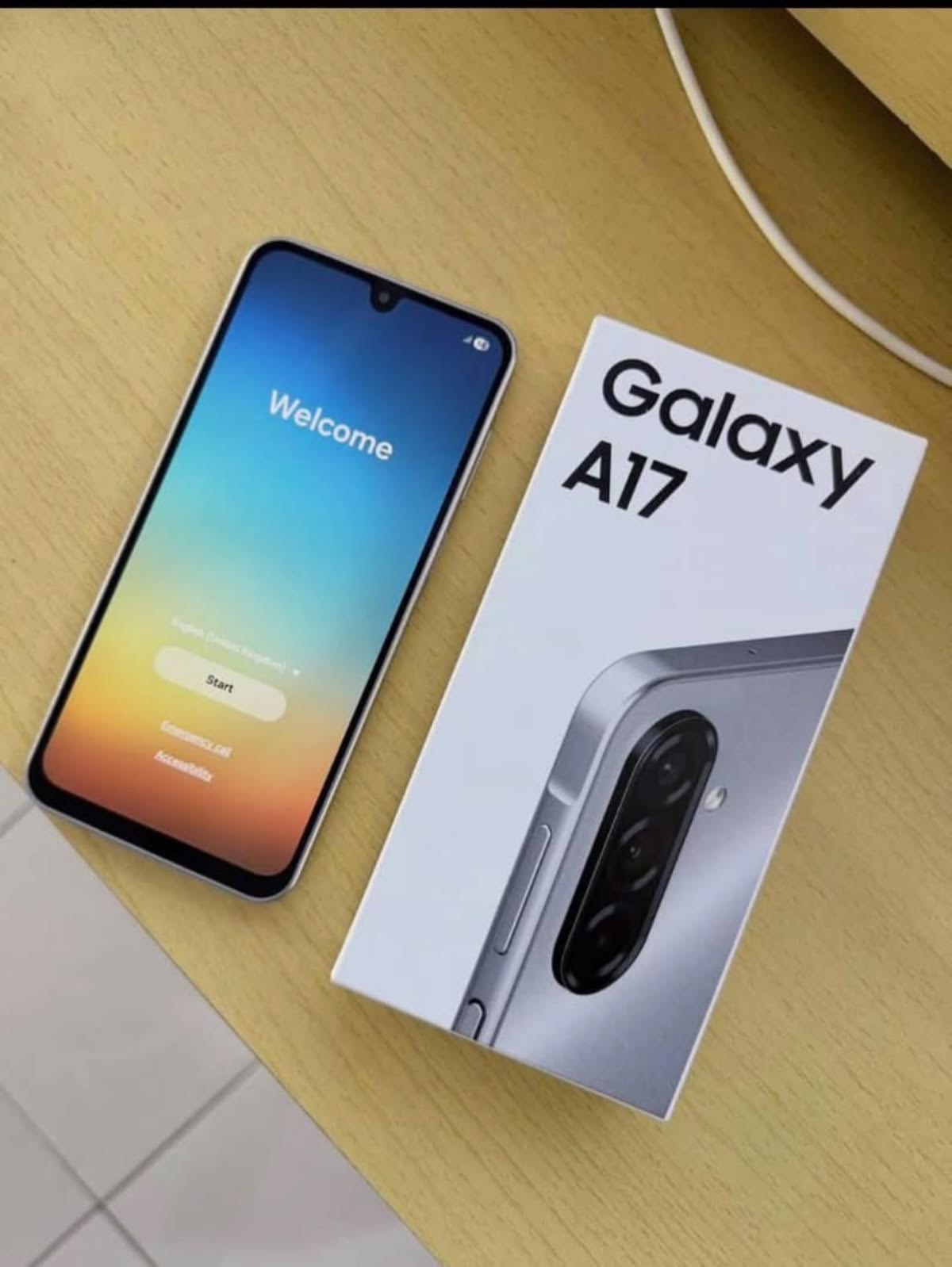 Image 2 of SAMSUNG A17