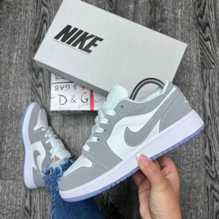 Image 3 of Jordan 1 low