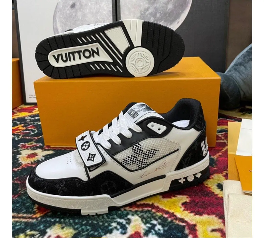 Image 4 of Louis vuitton