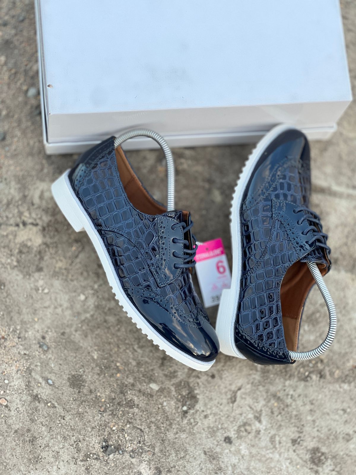 Thumbnail of Laced brogue 4